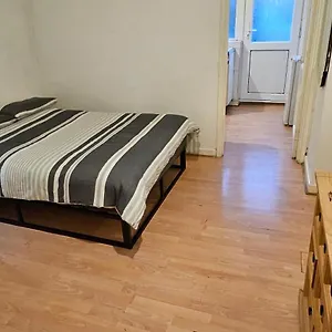 apt-compact-1-bed-studio-city-centre.cardiffhotelswales.com/